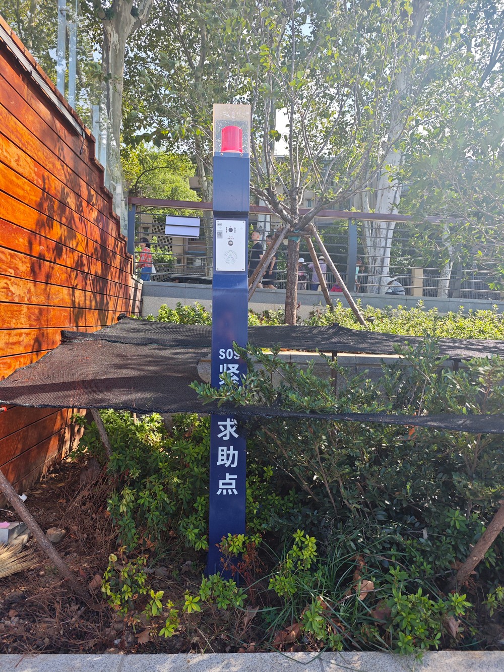 武漢市洪山區(qū)東湖綠道凌波門游泳場|一鍵報(bào)警立柱