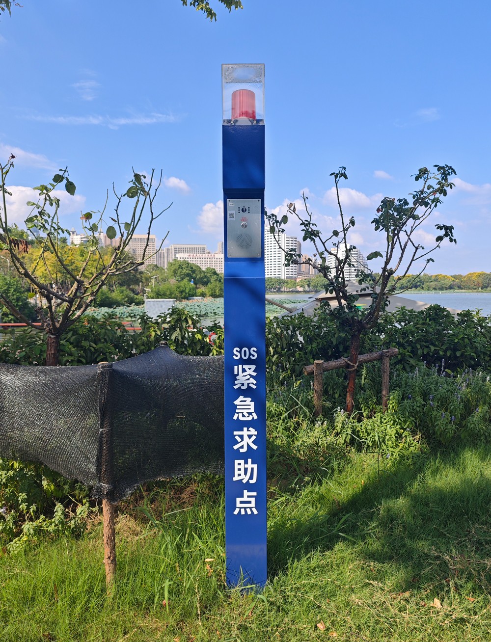 武漢市洪山區(qū)東湖綠道凌波門游泳場|一鍵報(bào)警立柱