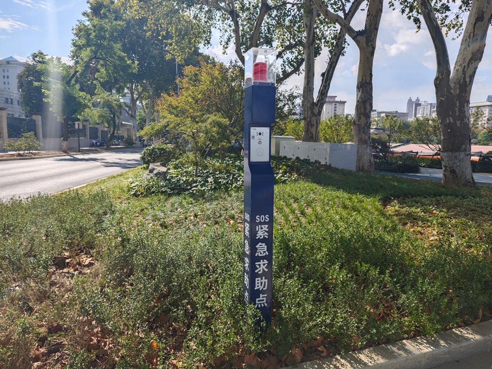 武漢市洪山區(qū)東湖綠道凌波門游泳場|一鍵報(bào)警立柱