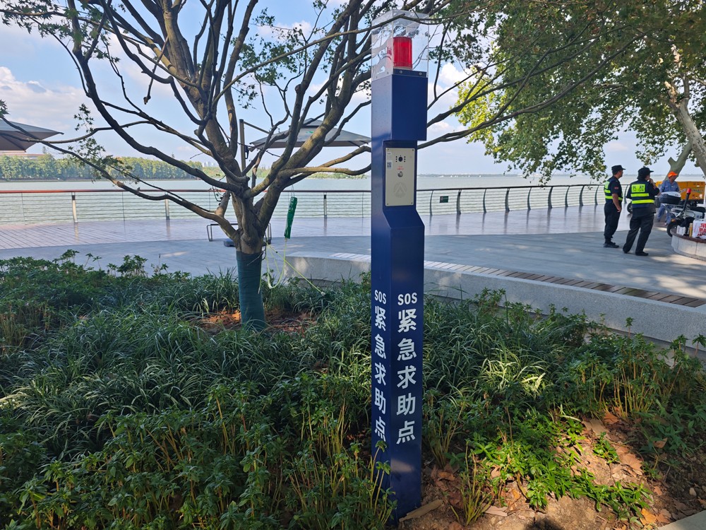 武漢市洪山區(qū)東湖綠道凌波門游泳場|一鍵報(bào)警立柱