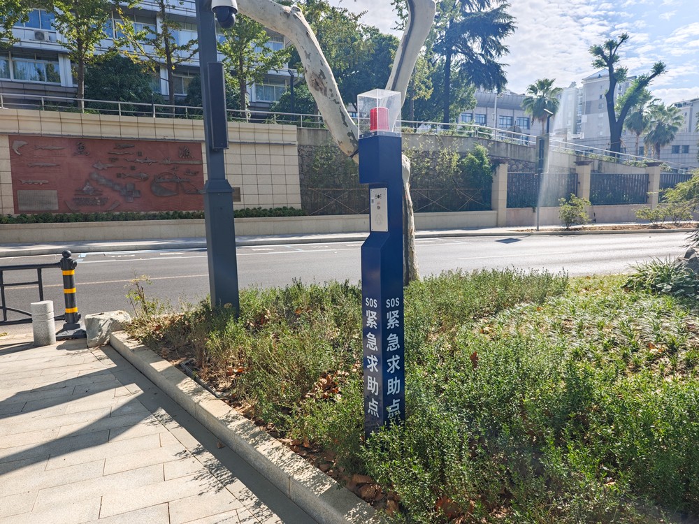 武漢市洪山區(qū)東湖綠道凌波門游泳場|一鍵報(bào)警立柱