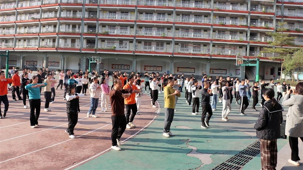 奮力沖刺，挑戰(zhàn)極限——艾禮安第十五屆運(yùn)動會圓滿落幕！