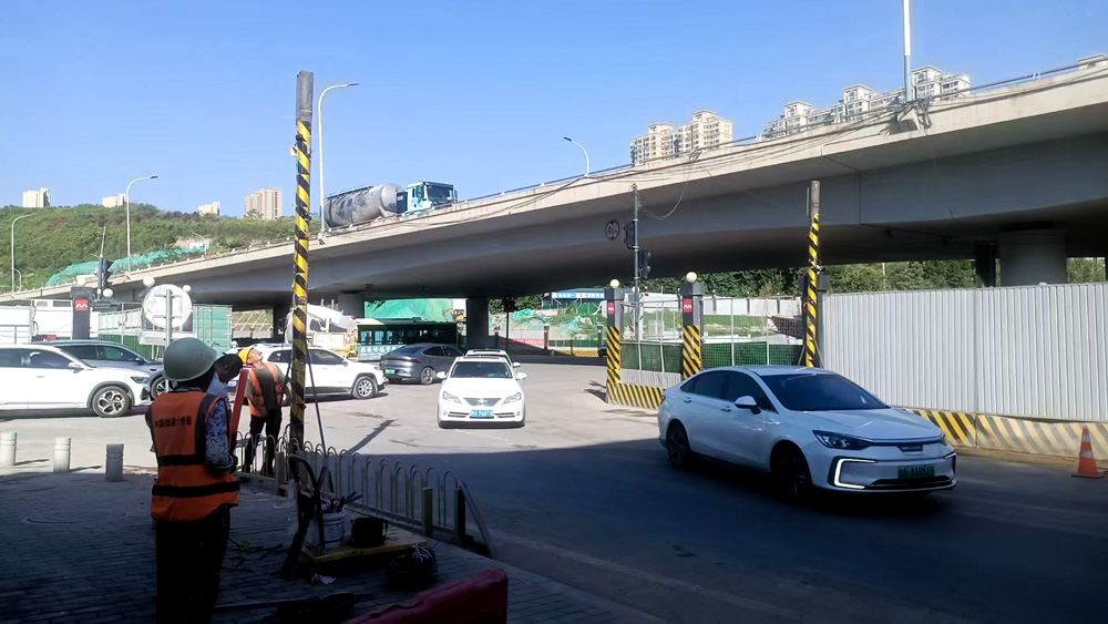 西安某橋梁限高 | 激光對射 工業(yè)一鍵聲光報警器