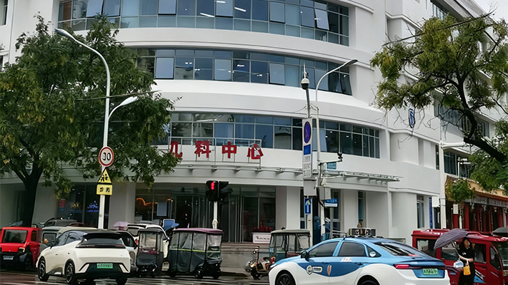 山東某人民醫(yī)院 | 吸頂紅外探測(cè)器  腳踏開(kāi)關(guān)